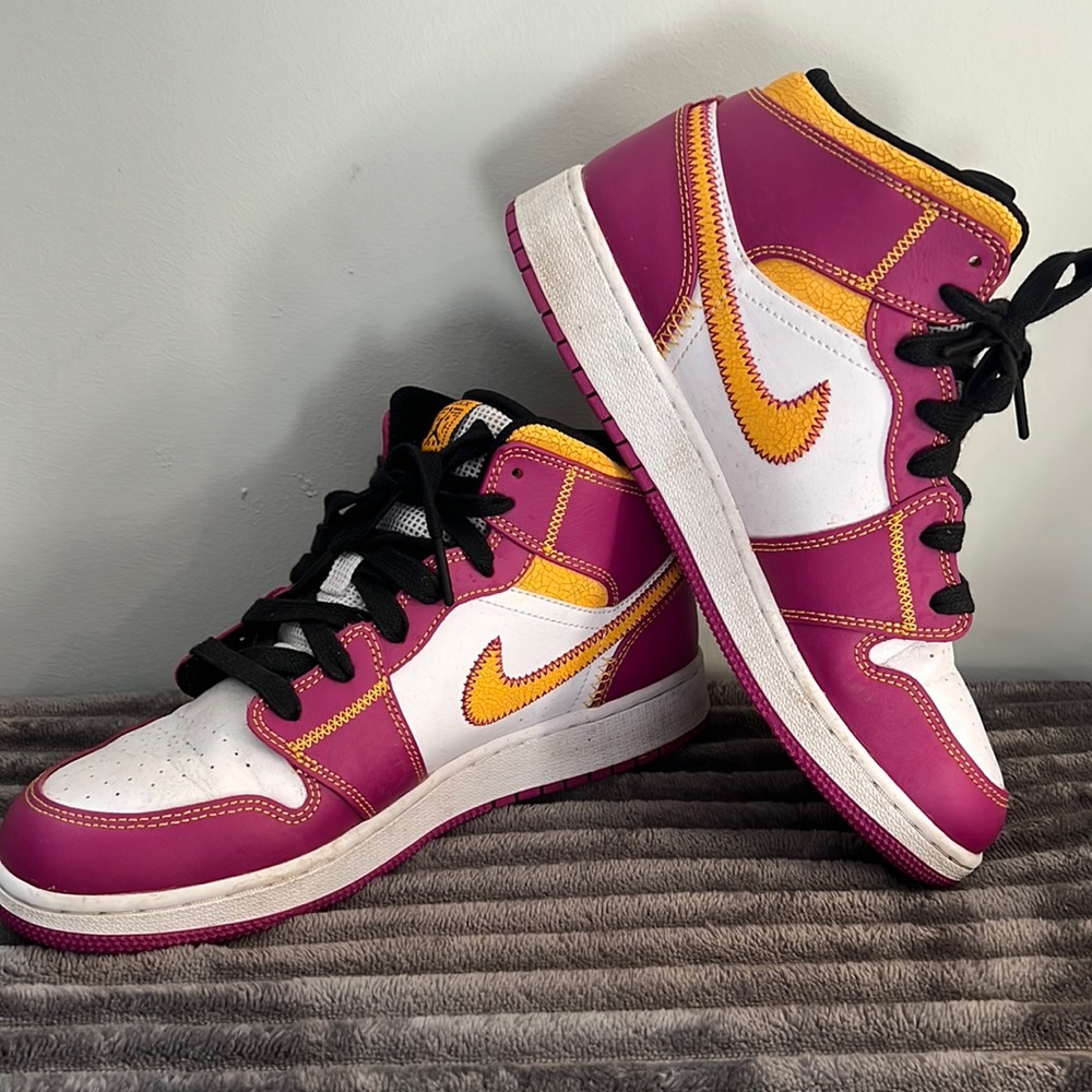 Air Jordan 1 Mid Dia de los Muertos